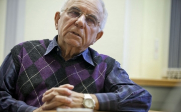 87 évesen adja be a válópert Vitray Tamás 