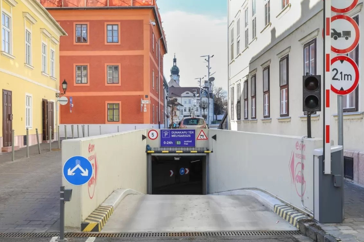 Októbertől drasztikusan emelkedik néhány győri parkolóházban a parkolás