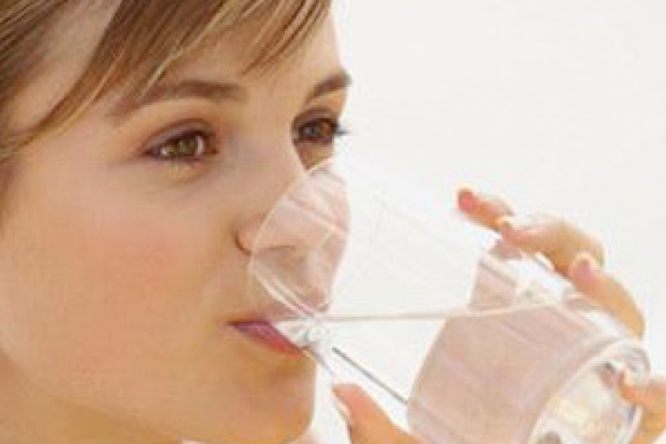 Igyunk vizet rögtön ébredés után! - Íme, ami utána történik! 