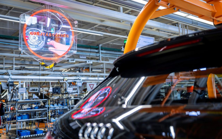 Holografikus kijelző segíti az autógyártást az Audi Hungariánál