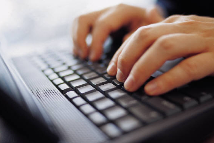 Több mint kétszázezer pedofil felvételt jelentettek tavaly világszerte