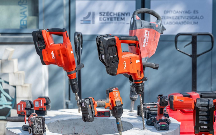 Méregdrága Hilti gépeket kapott a Széchenyi-egyetem