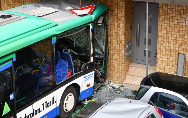 Buszbaleset Németországban- Több mint 40 gyerek megsérült