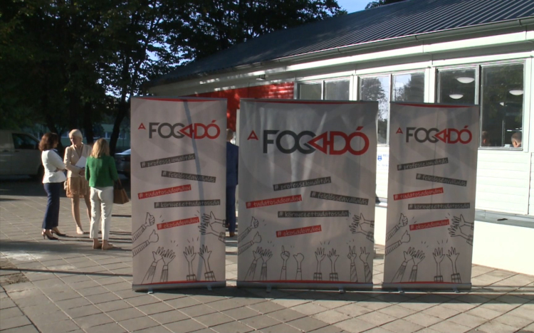 Fogadó lett a Kék Diszkontból