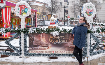 A győri adventi vásárban hangolódtak az Egyetem magyar és nemzetközi hallgatói