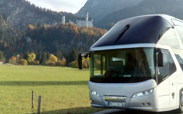 60 kilométert utazott egy diáklány a busz csomagtartójában