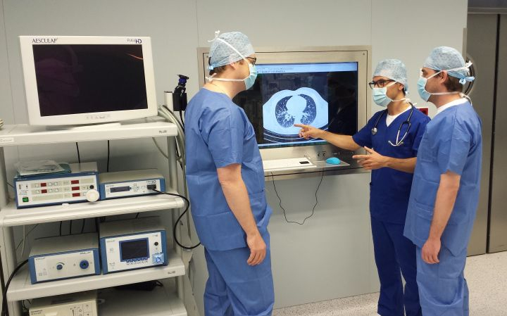 Először végeztek mélyaltatás nélküli tüdőműtétet Magyarországon