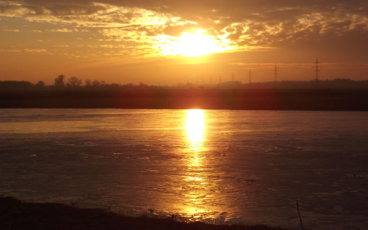 14 fokkal indít a december