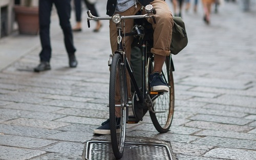 Pénteken Győrben is péksüteménnyel, gyümölccsel várják a bringásokat a BAM! kampány keretében 