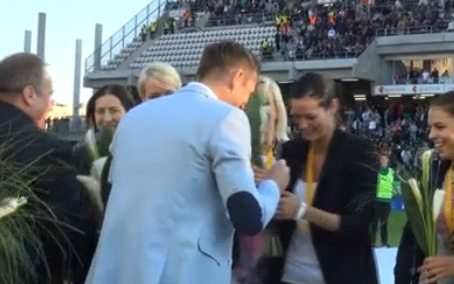 A pálya közepén kérték meg Görbicz Anita kezét 