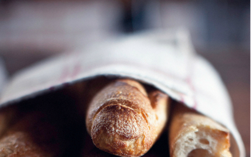 Cukormázas péniszsüteményekkel zaklatta a pék eladóit 