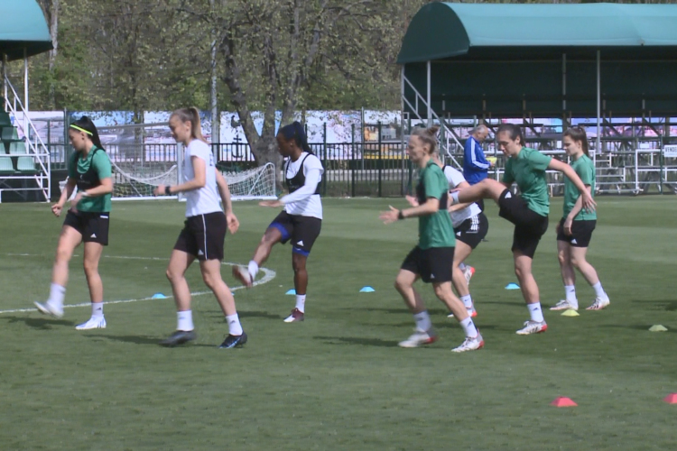 Történelmet lehet írni