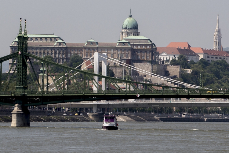 Bombát találtak a Dunában - Kiürítik fél Budapestet