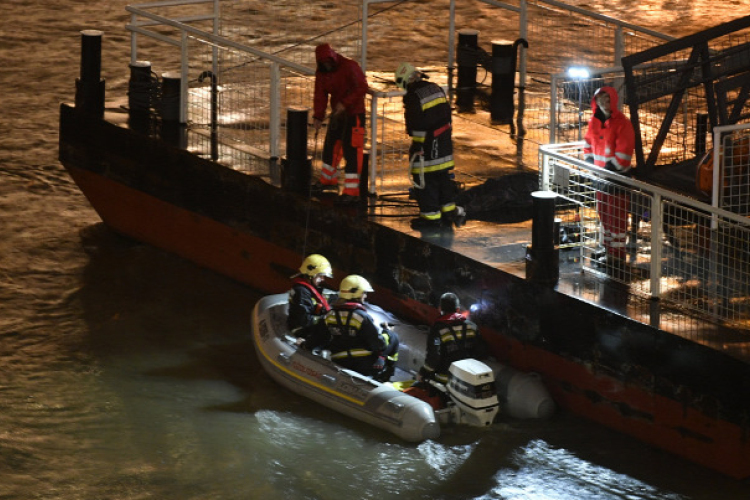 Meg van a Parlamentnél elsüllyedt turistahajó, sokan eltűntek, 16 embert még keresnek