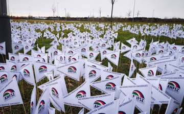 Bilincsben vitték el az Audi szakszervezetének két vezetőjét