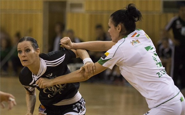 Román játékvezetők a Larvik-Győr döntő első meccsén