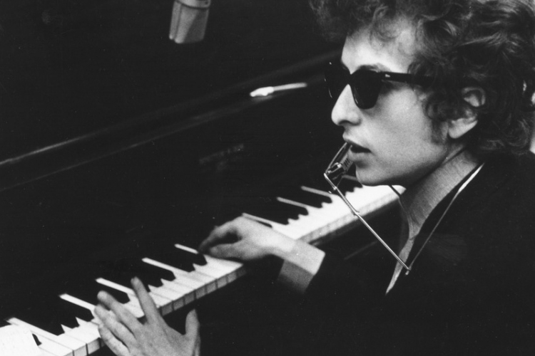 Bob Dylan kiadja ikonikus dala 20 különböző felvételét