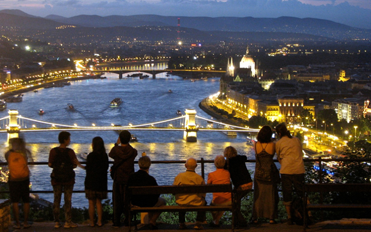 Koronavírus: Még ősz előtt beindulhat a belföldi turizmus