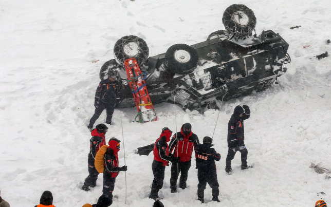 28 embert sodort magával két lavina Törökországban