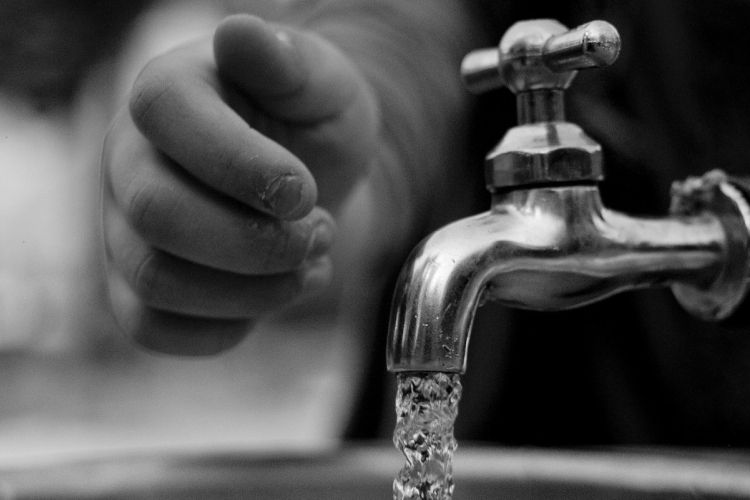 Elszíneződhet a víz Győrszentivánon és Likócson