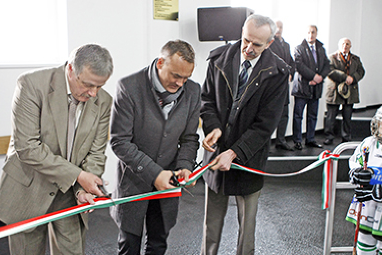 Átadták az új jégpályát