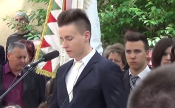 Rendhagyó előadás - Rappel búcsúzott Szombathelyen a ballagó diák