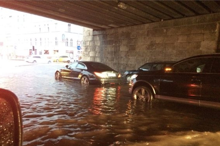 Elképesztő özönvíz Budapesten