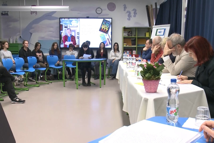 Saját novelláikat olvasták fel a diákok Győrben