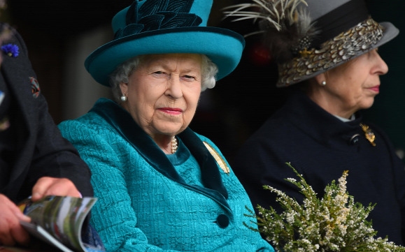 Koronavírus: II. Erzsébet elhagyta a Buckingham-palotát 