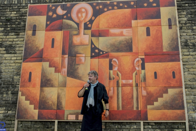 Összeállt a kép - Az alkotás összerakását Csankó Zoltán színművész is figyelemmel kísérte.