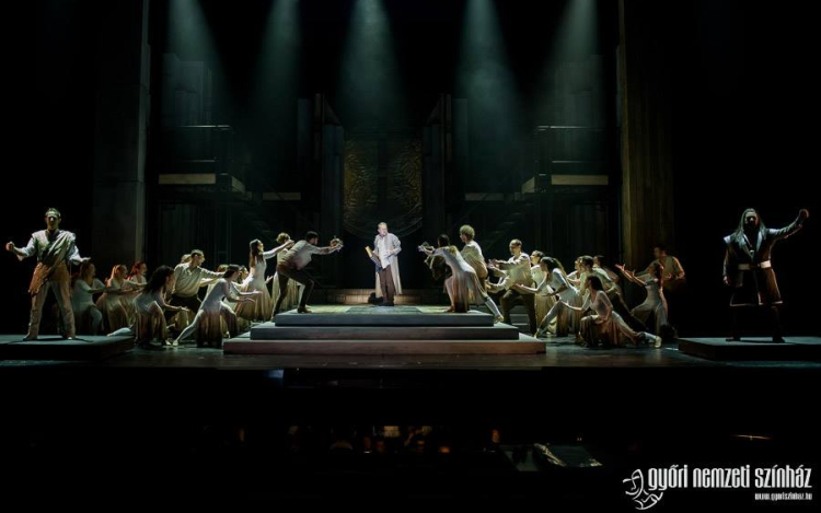 István, a király a nézők között