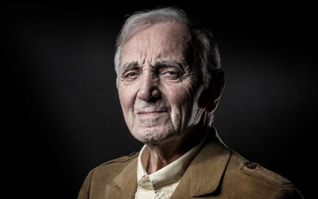 Elhunyt a híres sanzonénekes