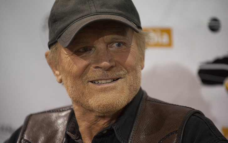 Terence Hill  filmmel emlékszik Bud Spencerre