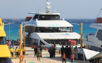 Felrobbant egy turistákat szállító komp Mexikóban