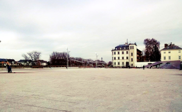 Újra sétálgathatunk a Dunakapu téren 