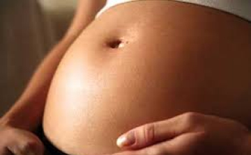 Öt év börtön az újszülöttjét vécében magára hagyó nőnek