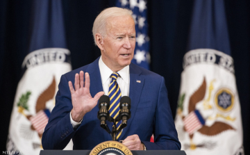 Joe Biden aláírta az Ukrajna hatvanmilliárd dolláros biztonsági támogatásáról szóló törvényt