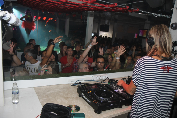 Club Mundo - Julia Carpenter 2013.08.10. (szombat) (1) (Fotók: Mundo)