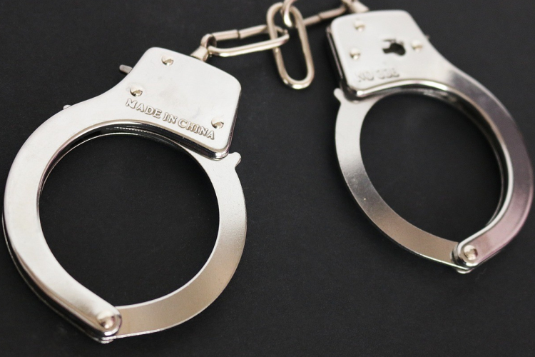 Gázpalackok felrobbantásával fenyegette szomszédait egy férfi