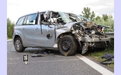 Embercsempész vezette halálba a menekülteket az M1-esen - videóval