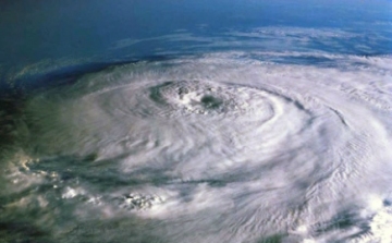 Erősödik a Matthew hurrikán, kétmillió embert sürgetnek menekülésre Amerikában