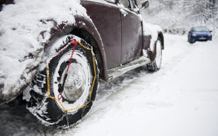 Milliós bírság járhat, ha hiányzik az autókról a téli gumi 