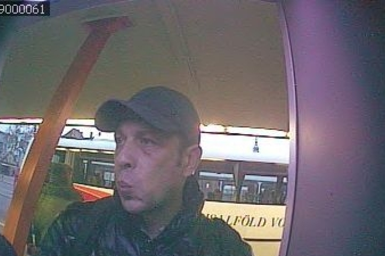 Vidéki buszpályaudvaron ellopott bankkártyáról vett le pénzt