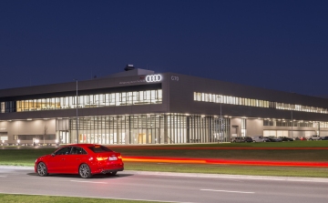 Csökkent a győri Audi árbevétele és kapacitása az első fél évben, jövőre csak két műszakban dolgoznak majd a gyárban