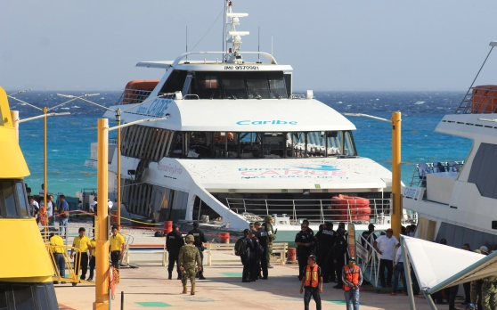 Felrobbant egy turistákat szállító komp Mexikóban