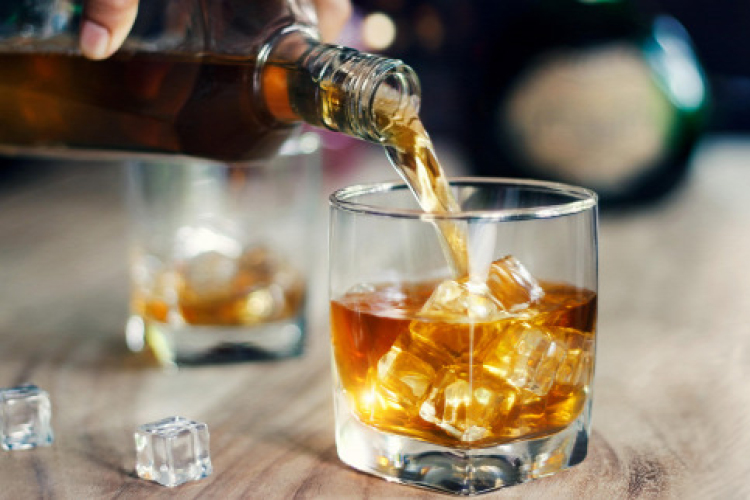 Hárommilliárd forintért árverezik el a világ legnagyobb whisky-gyűjteményét