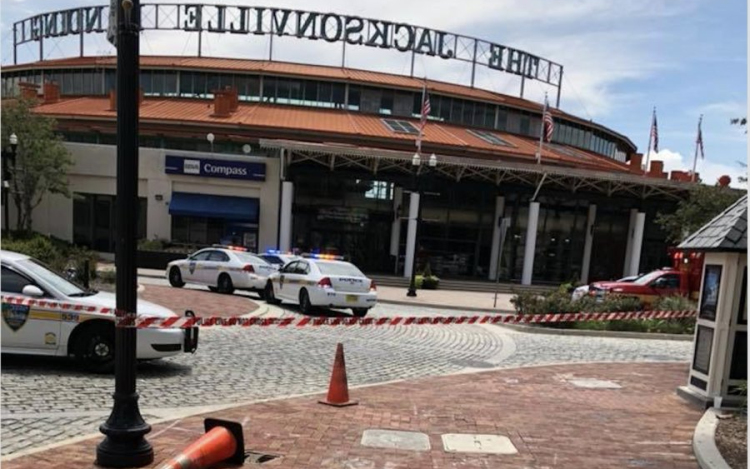 Lövöldözés volt egy floridai szórakoztató központban - sok halott