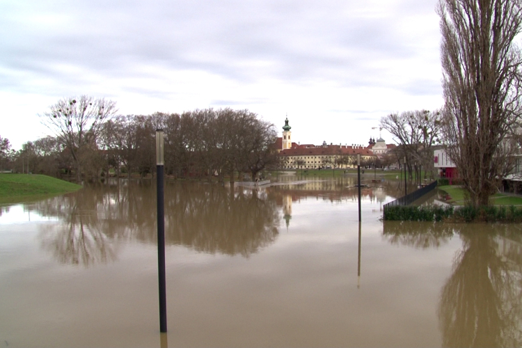Tetőzött az árhullám Győrben