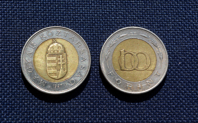 Jönnek az új 100 forintosok 