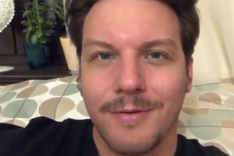 Részegen hajtottak Peller Károly otthonába